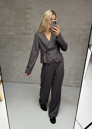 Encroydon ls bluse 7300 Grey/White Pinstriped Envii 